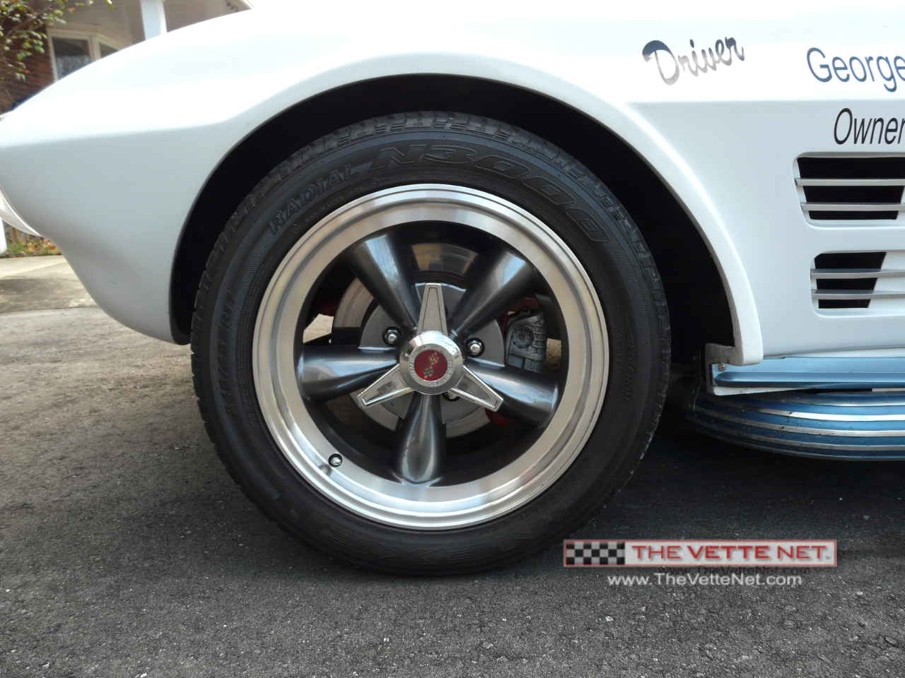 TheVetteNet.com - 1964 Corvette Convertible White with Blue Stripe